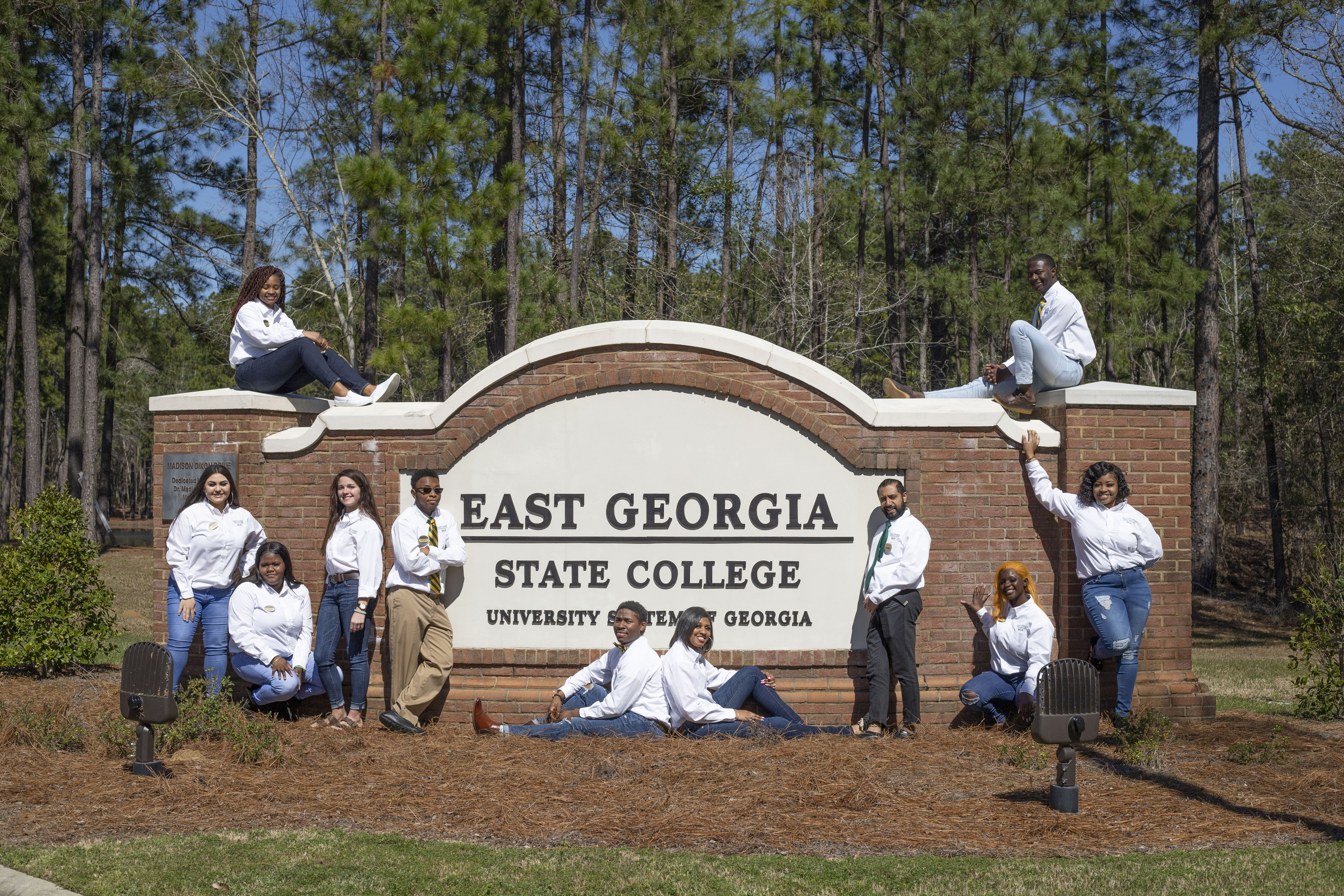 history-egsc-sign-students